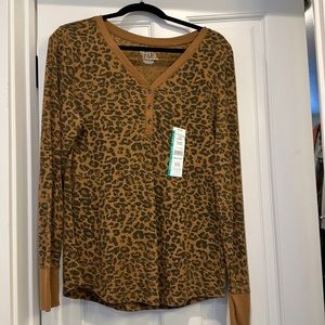 Time and Tru thermal style henley. Leopard print. Nwt.